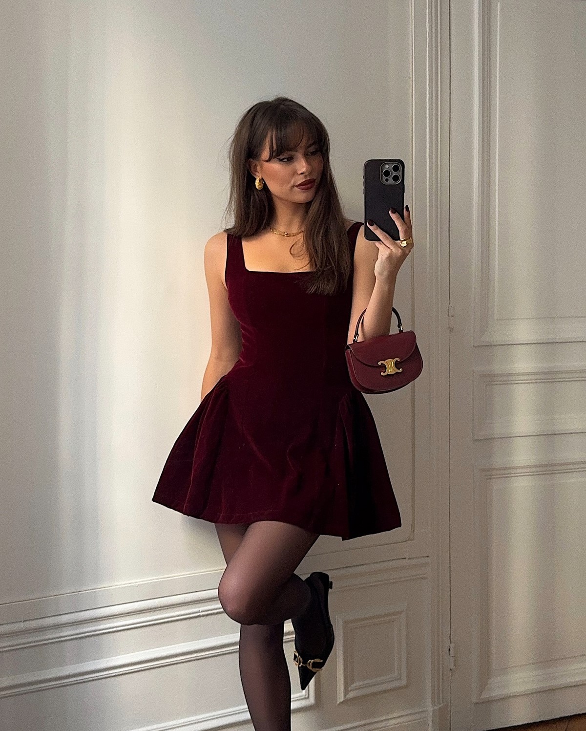 В чем встречать Новый год 2027? Красивые новогодние платья