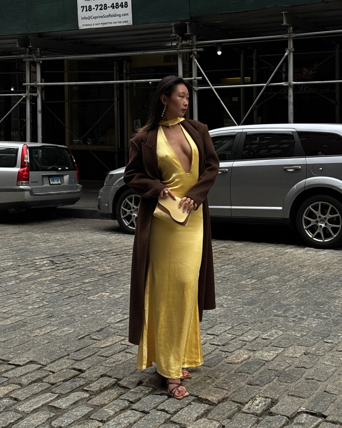 В чем встречать Новый год 2027? Красивые новогодние платья