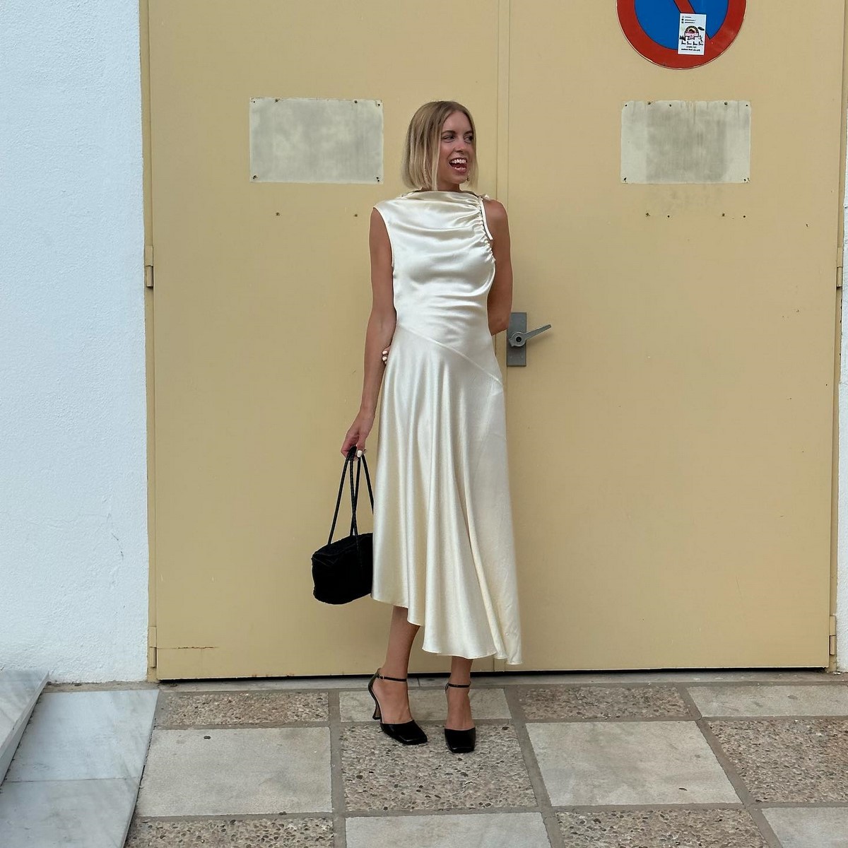 В чем встречать Новый год 2027? Красивые новогодние платья